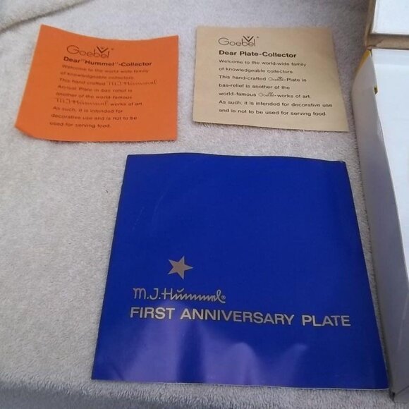 Hummel Stormy Weather First Edition Anniversary 10" Plate - 1975 - Picture 4 of 5